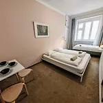 In Zizkov -301- شقة *