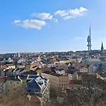 In Zizkov -301- شقة *