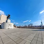 In Zizkov -301- * براغ